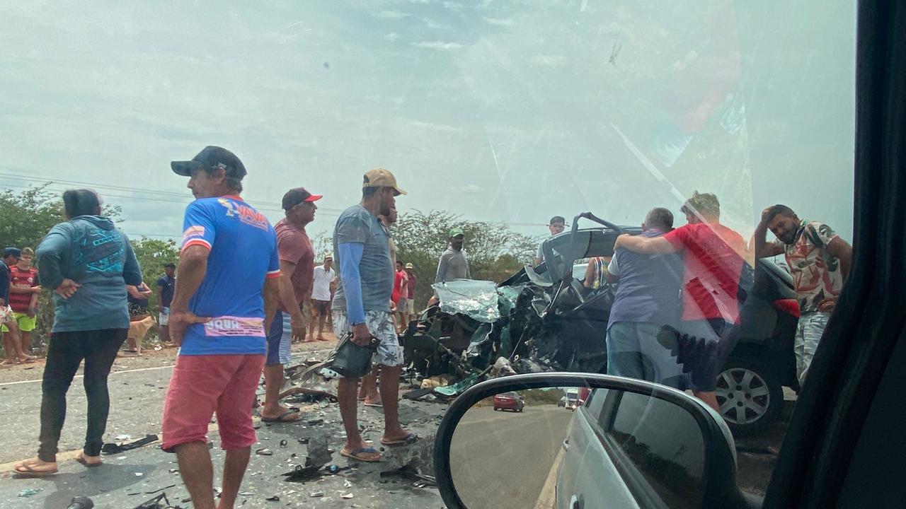 Duas Pessoas Morrem Ap S Colis O Frontal Entre Dois Carros Na Br