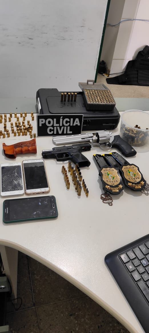 Dupla Presa Armas De Fogo E Diversas Muni Es Em Quixad