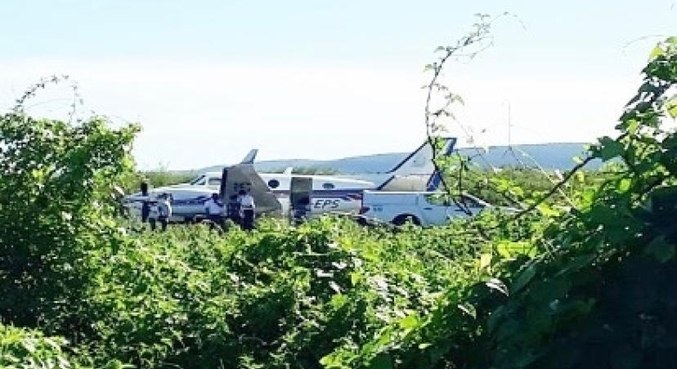 Avião com vacinas bate em jumento durante pouso na Bahia