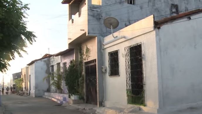 Casas danificadas por obra do metrô de Fortaleza permanecem interditadas