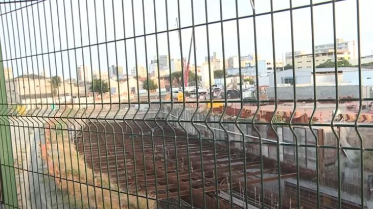 Casas danificadas por obra do metrô de Fortaleza permanecem interditadas