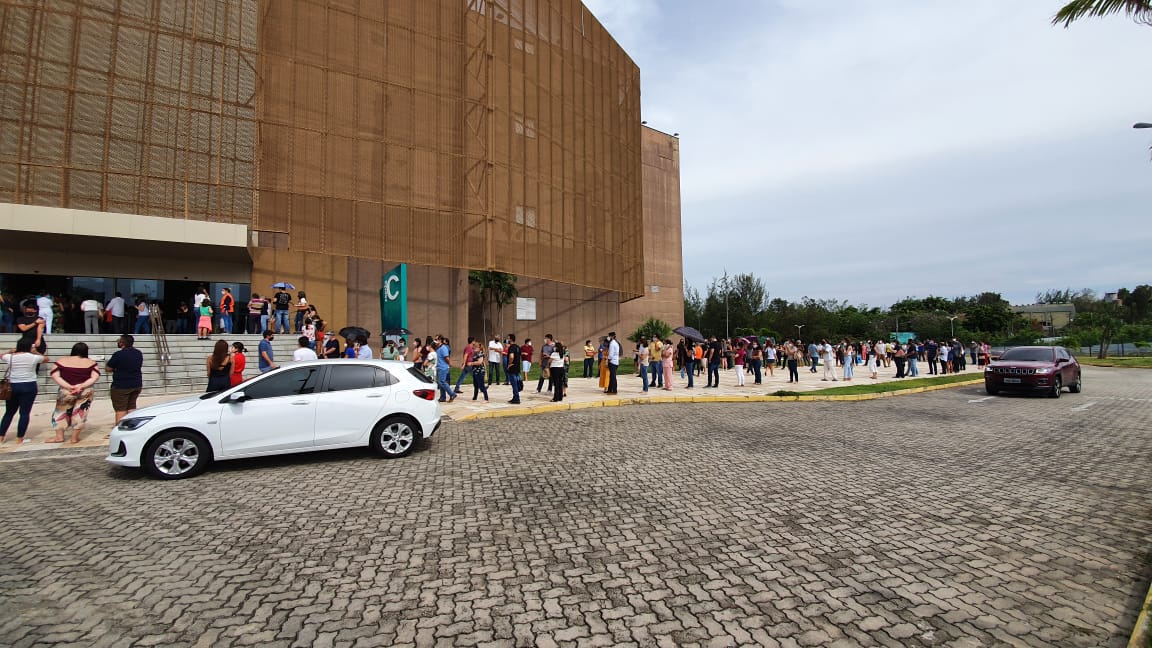 Filas para vacinação são formadas no Centro de Eventos, em Fortaleza (2)