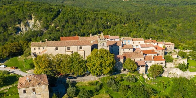 Menor cidade do mundo fica na Europa e não tem nem 30 moradores