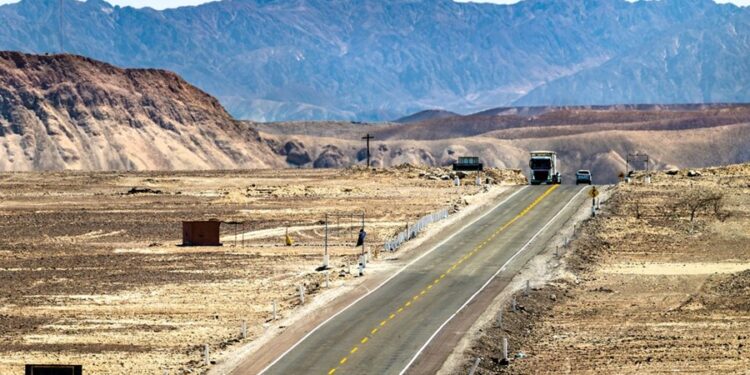 Maior rodovia do mundo cruza por 14 países e chega pertinho do Brasil