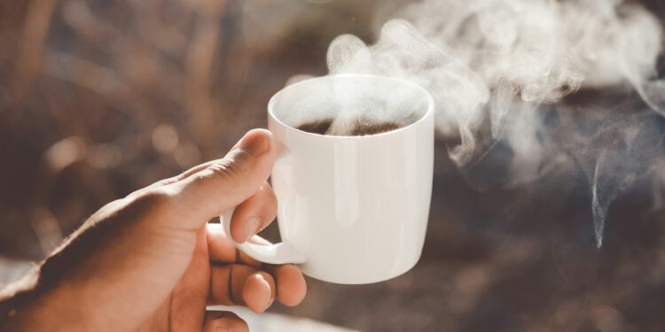 Tomar café antes de dormir faz mal: mitos e verdades