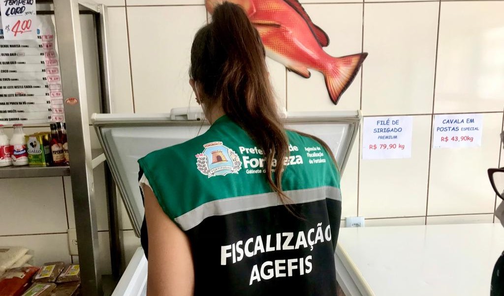 Operação Páscoa: Agefis vistoria shoppings, supermercados e peixarias de Fortaleza para garantir cuidados sanitários