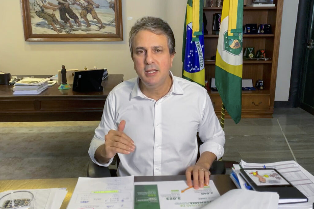 Camilo Santana se manifesta contra fake news e pede apoio para vacinação