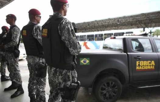 Tropas federais com 1,6 mil militares do Exército começam a se deslocar para cidades do interior do Ceará