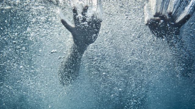 Criança é encontrada morta em piscina de chácara em Quixadá