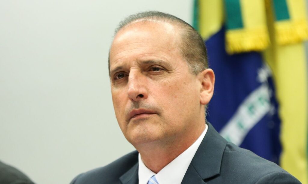 Ministro diz que nova portaria deve habilitar mais 1,2 mi de brasileiros a receber o auxílio emergencial