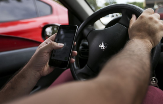 Ceará registra 4,7 mil infrações por uso de celular ao volante em 2021