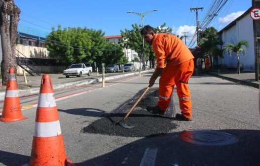 136 vias de Fortaleza receberam serviço de recuperação asfáltica em maio