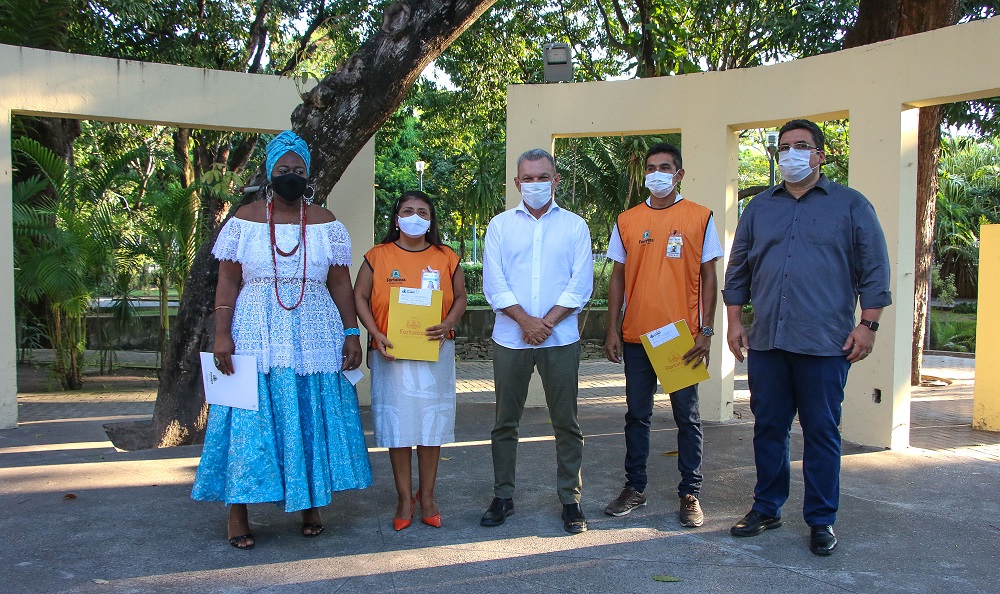 Ambulantes da Beira-Mar recebem permissões para trabalhar