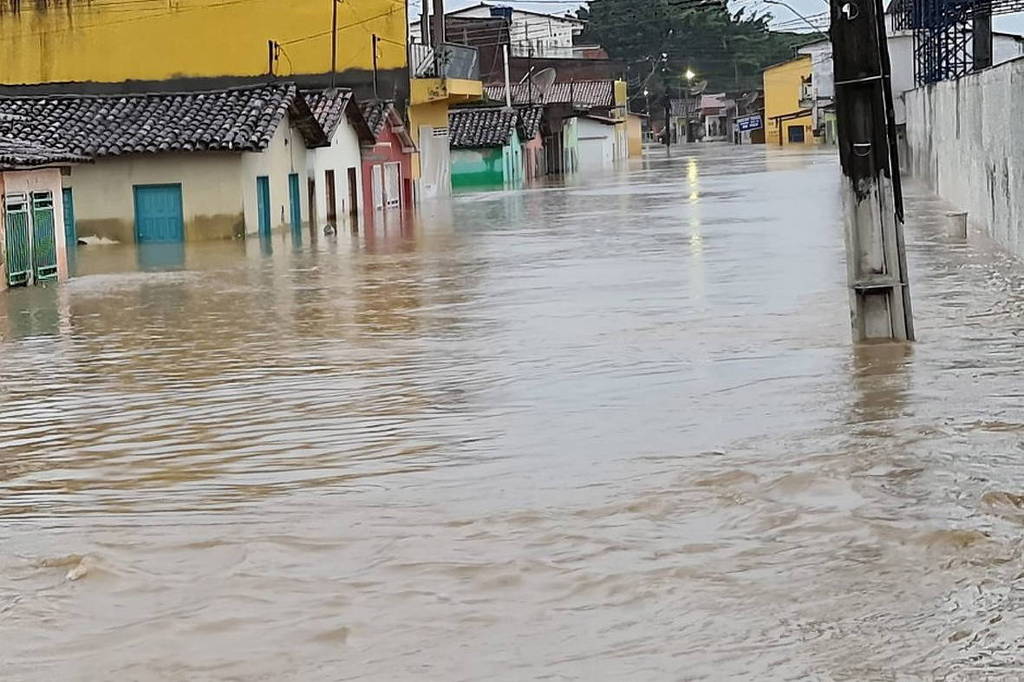 Bahia confirma mais uma morte por causa das chuvas; total chega a 21