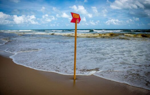 19 banhistas são resgatadas de afogamentos na Praia do Futuro