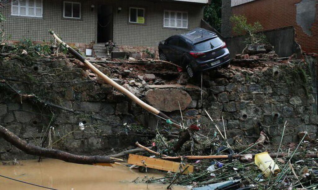 Governador pede ajuda ao governo federal para reconstruir Petrópolis