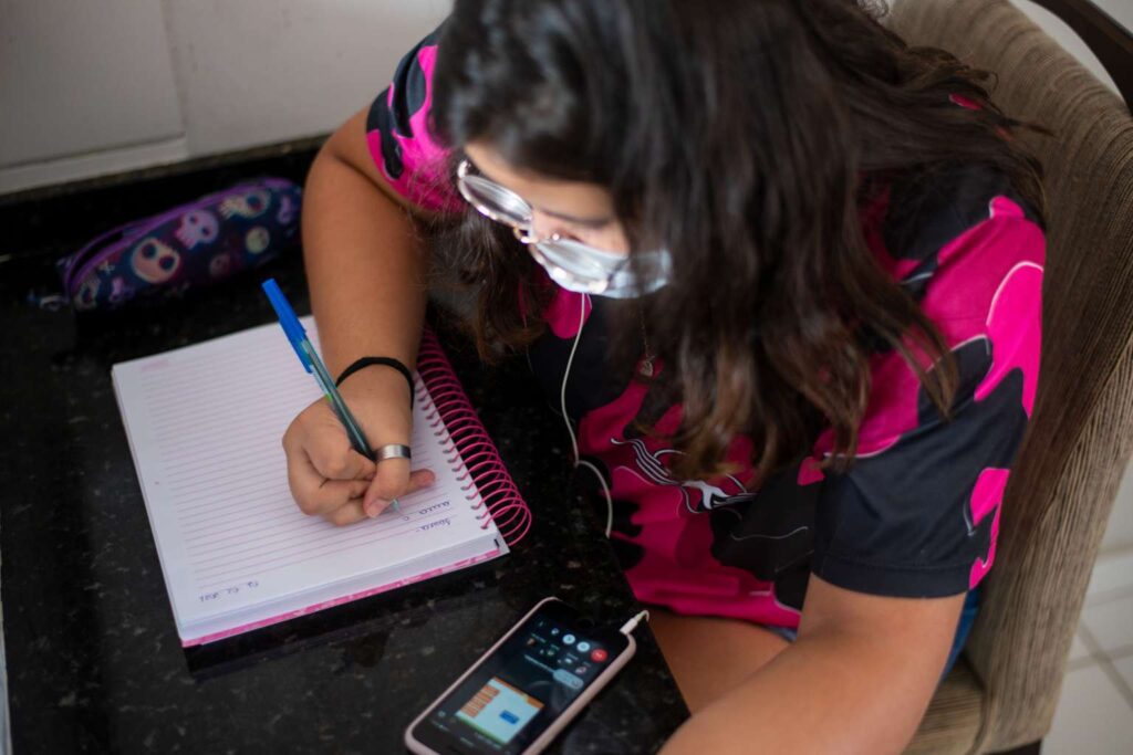 Estudantes de todo o Ceará devem voltar para as aulas remotas a partir desta sexta-feira (19)