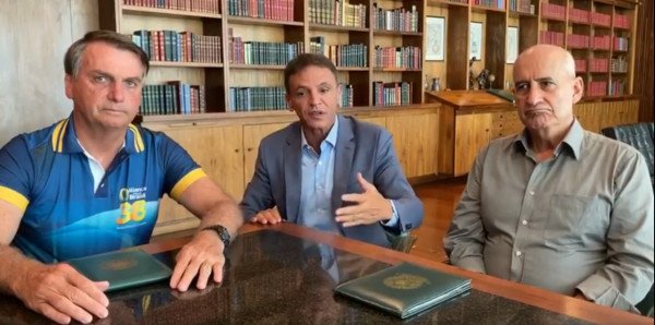 Bolsonaro recebe relatório da PEC que vai viabilizar novo auxílio emergencial