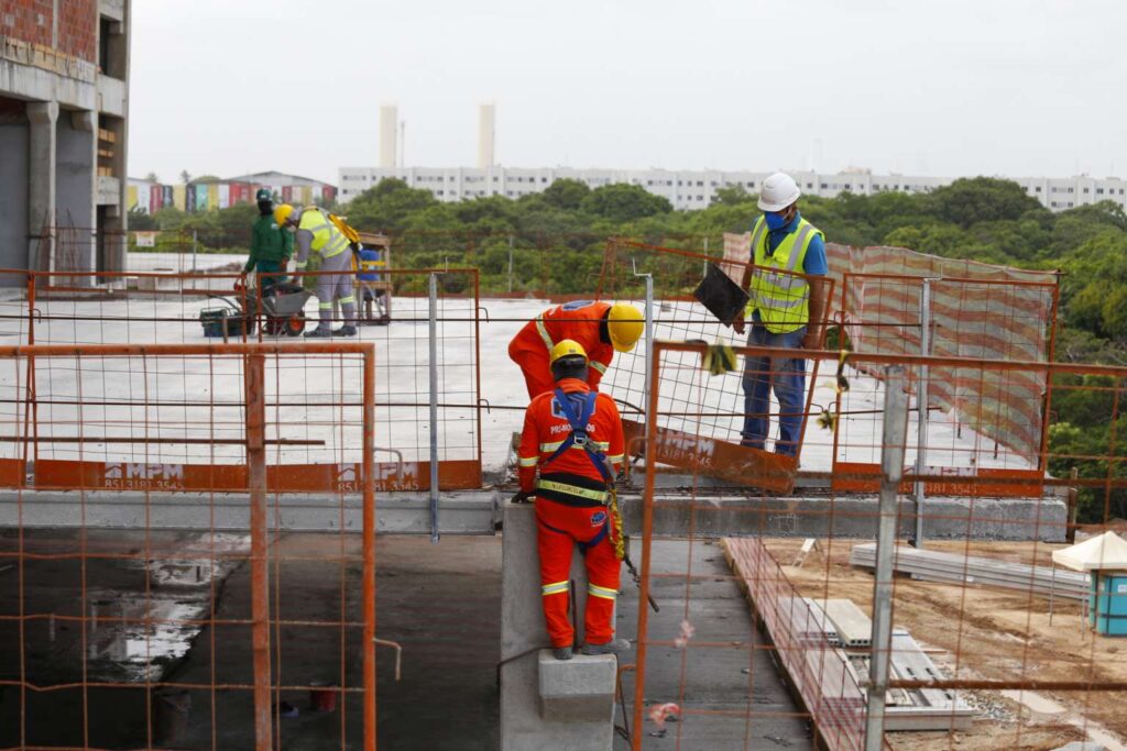 Obras do Hospital Universitário do Ceará chegam a 42% de conclusão