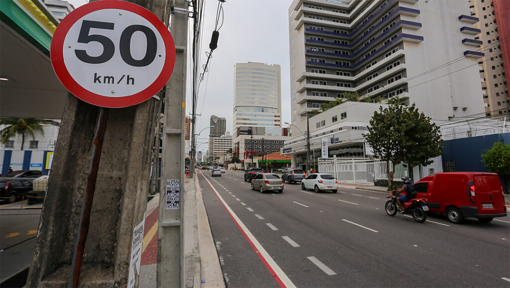 26 vias em Fortaleza já geram multas para quem dirigir acima de 50 km/h; veja quais