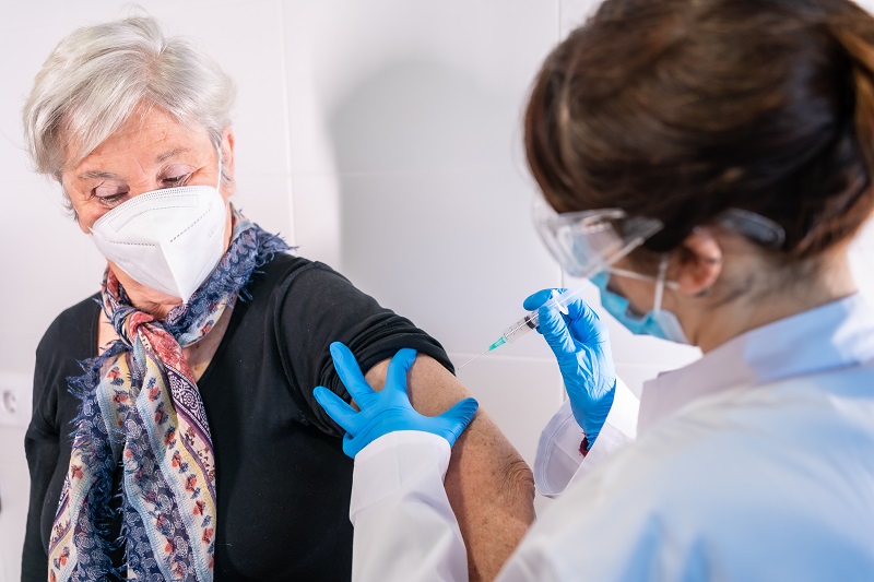 Saiba quanto tempo após a aplicação da vacina a pessoa pode desenvolver imunidade à Covid-19