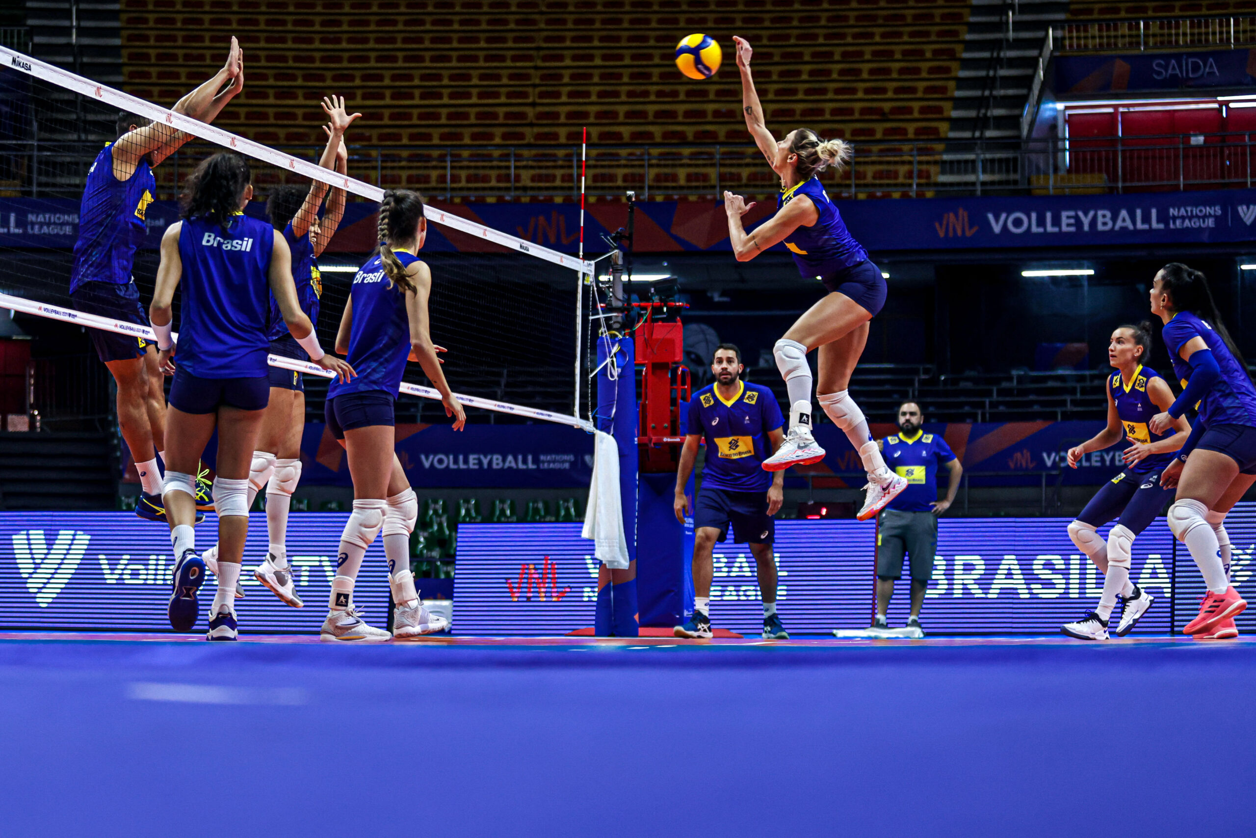 VNL 2022 FEMININO: Brasil joga hoje (01/07)? Veja horário, classificação do  Brasil e próximos jogos na Liga das Nações de Vôlei Feminino