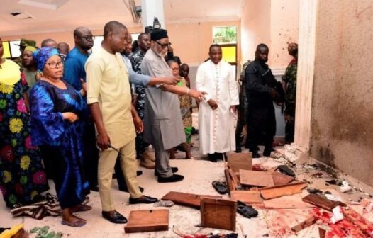 50 fiéis são mortos por homens armados em igreja católica na Nigéria