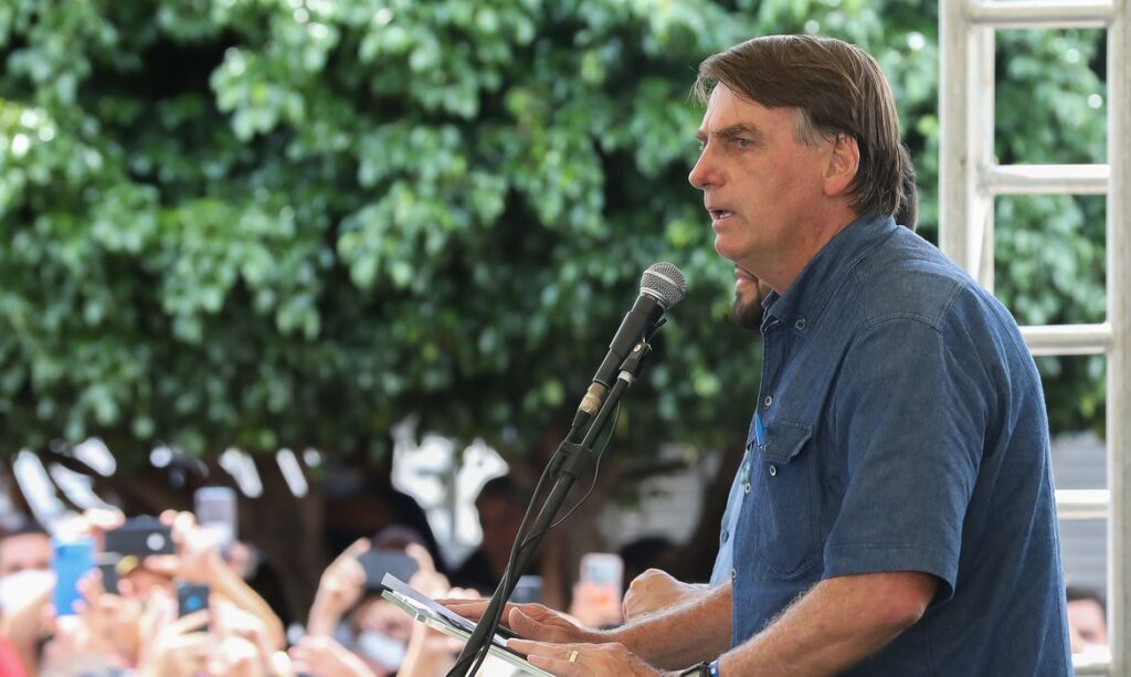 ‘O governador que fechar o estado deve pagar o auxílio emergencial’, diz Bolsonaro em visita a Fortaleza