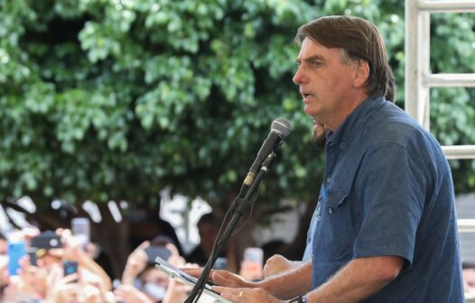 ‘O governador que fechar o estado deve pagar o auxílio emergencial’, diz Bolsonaro em visita a Fortaleza