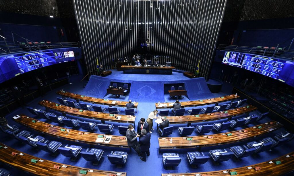 Senado aprova MP do Prouni e texto volta à Câmara