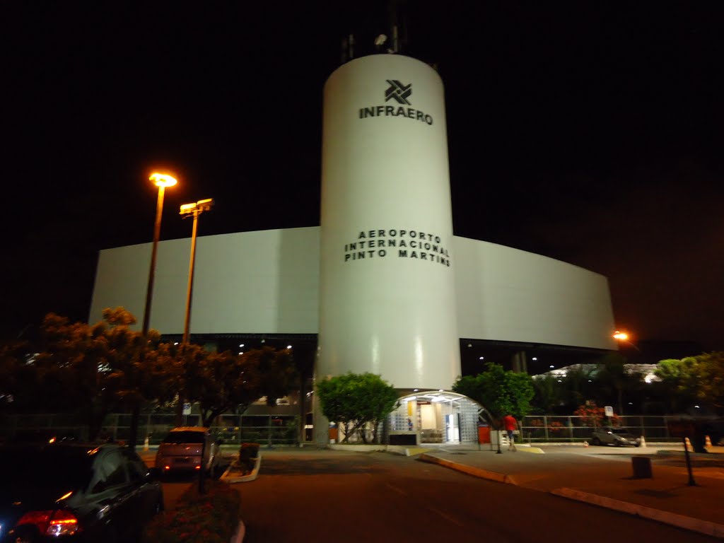 Aeroporto de Fortaleza fica às escuras na madrugada desta quinta-feira (16)