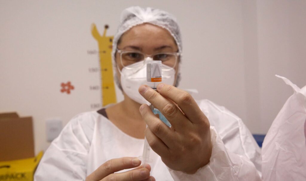 Confira as listas de agendados para vacinação contra Covid até sexta-feira (28), em Fortaleza