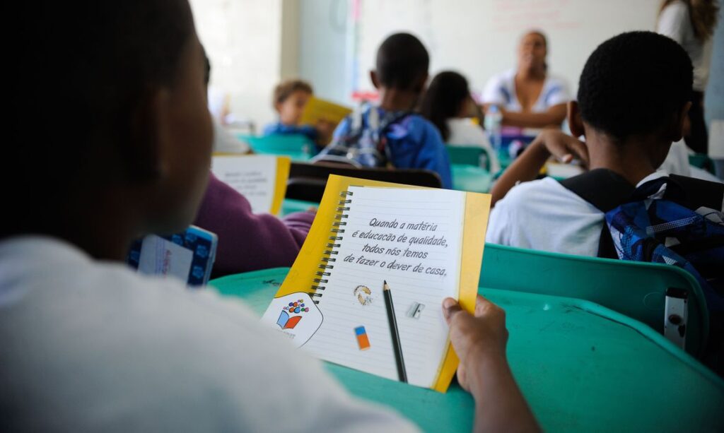 Defensoria, MP e MPF entram com recurso pedindo volta das aulas presenciais em escolas municipais de Fortaleza