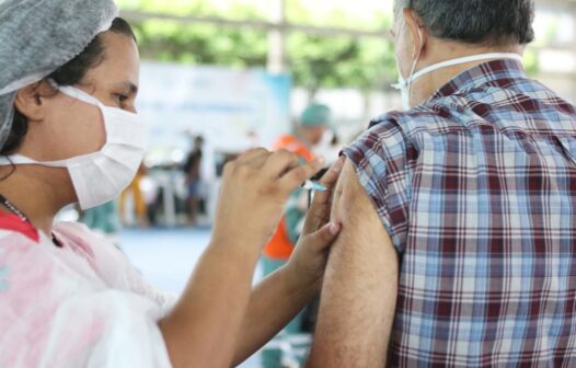 99,6% da população adulta de Fortaleza está com pelo menos uma ou dose única da vacina contra Covid-19