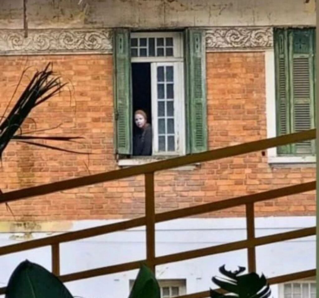 A mulher da casa abandonada: Entenda o caso que vem repercutindo na internet