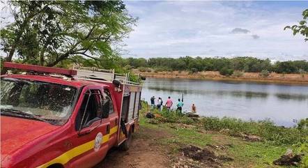 Homem pula em lago para fugir de abelhas, é atacado por piranhas e morre afogado