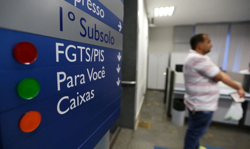 Abono do PIS/PASEP, de até R$ 1.212, é liberado nesta terça-feira (15)