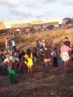 Vídeo: carro capota em acidente no Anel Viário