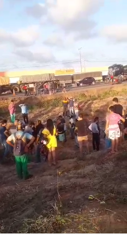 Vídeo: carro capota em acidente no Anel Viário