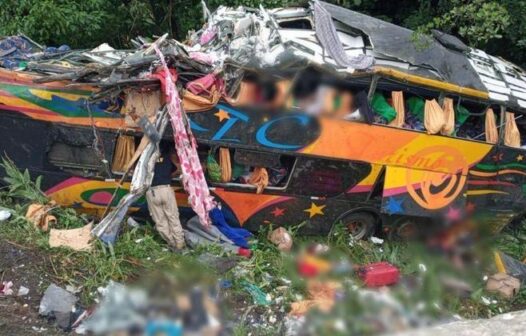 Acidente com ônibus deixa mortos e feridos em Guaratuba (PR)