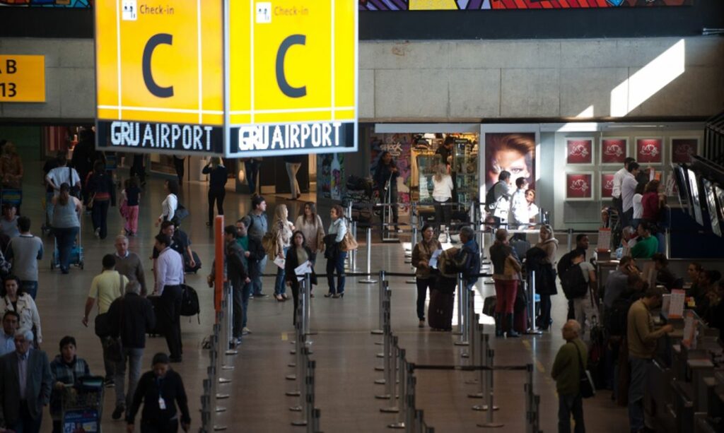 Serviço de bordo em voos nacionais começa a ser retomado neste domingo (22)