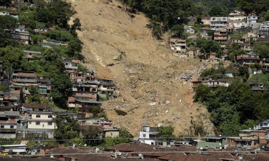 Petrópolis registrou 250 deslizamentos em 24 horas por causa da chuva