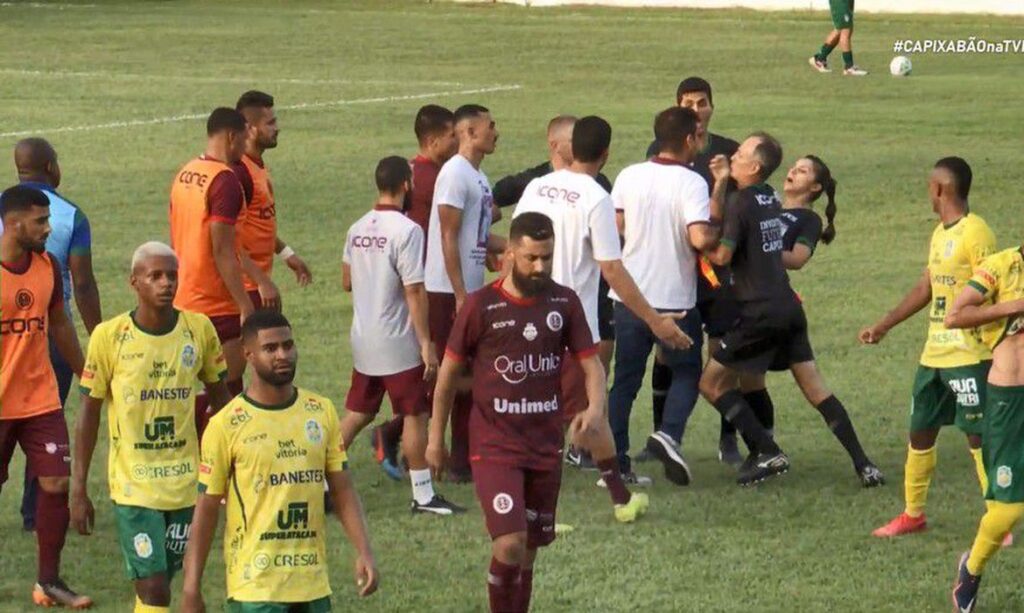 Técnico que agrediu árbitra no Campeonato Capixaba é punido com 200 dias de suspensão