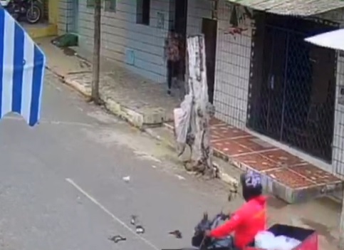 Mulher é presa após ser flagrada matando gatos em Canindé