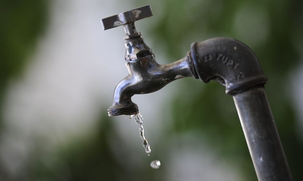 74 bairros de Fortaleza e Região Metropolitana ficam sem água nesta quinta-feira (13); confira lista