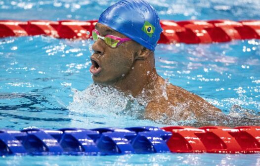 Medalhista paralímpico Gabriel Araújo bate recorde mundial