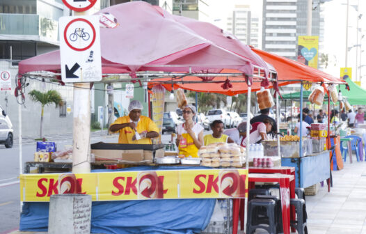 Ambulantes que desejam trabalhar no aniversário de Fortaleza podem realizar cadastro; saiba como fazer