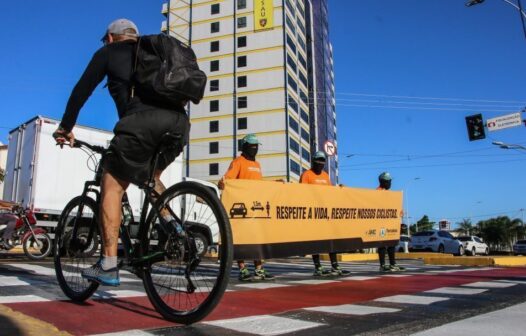 AMC distribui lanternas LED para ciclistas