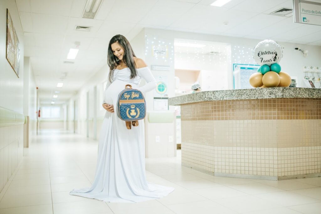 Gestante faz ensaio fotográfico dentro de hospital em Sobral