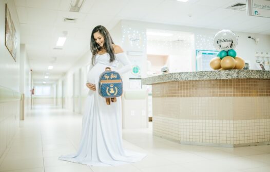 Gestante faz ensaio fotográfico dentro de hospital em Sobral